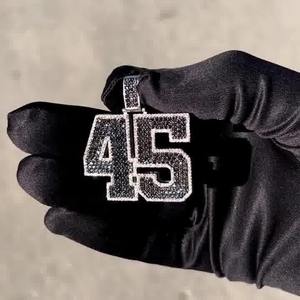 Pendentif en diamant de laboratoire VVS entièrement glacé au design personnalisé pour hommes pendentifs et breloques Hip Hop en or jaune 18 carats personnalisés - Product Image 3