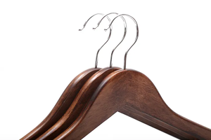 Perchas de madera Natural duraderas de fábrica, perchas de madera personalizadas para ropa de lavandería, gancho de Metal, perchas de madera para ropa de lujo - Product Image 5