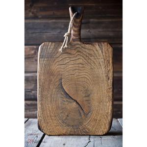 Elegante tabla de cortar de madera rústica diseñada para mejorar la funcionalidad y la apariencia de las cocinas contemporáneas - Product Image 1
