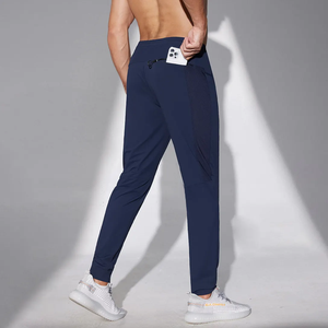Venta al por mayor Slim Fit con bolsillos Hombres Entrenamiento Gimnasio Joggers Nylon Pantalones de chándal Malla ligera Hombres Joggers - Product Image 4