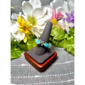 Anillo Artesanal Navajo de Turquesa Blanca y Plata de Ley, Talla 9.75 - Product Image 3