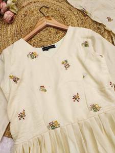 Elegante vestido Anarkali de algodón con Dupatta elegante y ligero Ideal para mujeres Ropa de fiesta étnica para festivales y uso diario - Product Image 3