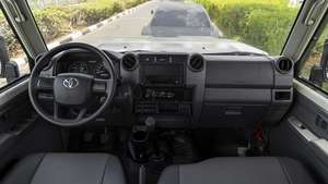 LA MEJOR OPCIÓN DE VENTA 2025 TOYOTA LAND CRUISER LC79DC 6X6 BLACK EDITION 4.2D MT PICK-UP DOBLE CABINA - Product Image 5