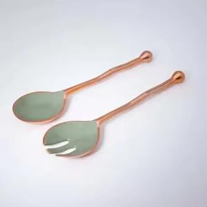 Couverts de service à salade Serveur à salade en acier inoxydable Durable et élégant pour les restaurants et la maison Conception de couverts robuste - Product Image 1