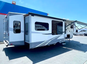 Autocaravanas de Lujo y Confortables, Modelo 58TFX352XH3028427, Usadas, 2017, Industriales, OEM, 319RLS, Remolque de Viaje con Amplia Sala de Estar - Product Image 4