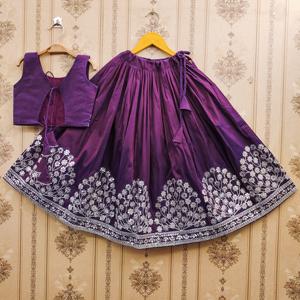 Conjunto de Ropa Étnica Infantil Shoryam Fashion, Lehenga Choli Largo Bordado en Morado para Bodas, Fiestas, Diwali, Holi - Product Image 2