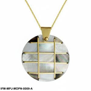สร้อยคอจี้ลายตารางทำมือจากเปลือกหอยมุก ประดับเหรียญกลมเปลือกหอยสีรุ้งในกรอบเรขาคณิตสีทอง - Product Image 4