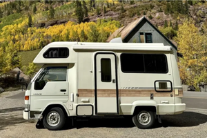 LISTO PARA CONDUCIR - USADO, VOLANTE A LA IZQUIERDA |   CONDUCCIÓN DERECHA |   Toyota Hiace Diesel Camper de 1995 - Product Image 2