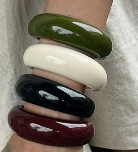 Pulseras de Resina Hechas a Mano, Impermeables, para Mujer, Acabado Pulido de Primera Calidad, Colores Personalizados, Accesorio de Moda Étnica, Hecho por Apex Align - Product Image 3