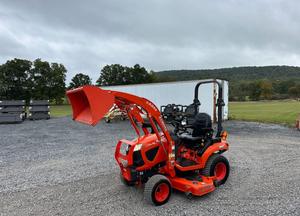 Envío gratis Kubota BX2380 Tractor agrícola con cargador de conexión rápida y cubo <500hrs 4WD 23HP Motor diésel 540 PTO Enganche de 3 puntos - Product Image 5