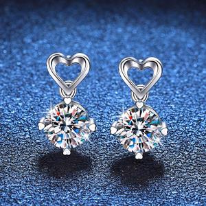 1.90 tcw รอบตัด moissanite ต่างหูสำหรับผู้หญิงเพชร studs เครื่องประดับของขวัญครบรอบเครื่องประดับสำหรับเธอ - Product Image 1