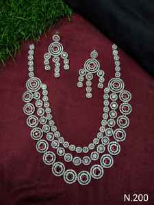 ENSEMBLE DE COLLIER DE MARIÉE EN DIAMANT AMÉRICAIN ET BOUCLES D'OREILLES CLASSIQUES ET DE HAUTE QUALITÉ ENSEMBLE DE BIJOUX DE MARIAGE POUR FEMMES DE STYLE CLASSIQUE - Product Image 3