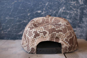 Vietnam OEM Usine Logo en cuir personnalisé Snapback Cap Chapeaux 6 Panneau Laser Cut Détail Camouflage Chapeau pour les entreprises Chapeau réglable - Product Image 5