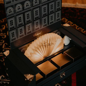 Boîte rigide Chopard avec poignée, logo en feuille d'or, étui de rangement pour bijoux - Product Image 4