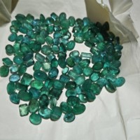 2025 pierres précieuses en vrac émeraude polies lisses couleur verte naturelle mélange forme taille attrayante pierre émeraude coupe ovale
