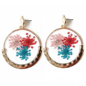 Boucles d'oreilles tendance en résine transparente, motif floral peint à la main, style minimaliste élégant pour femmes, prix compétitif, CRAFT ZONE - Product Image 4