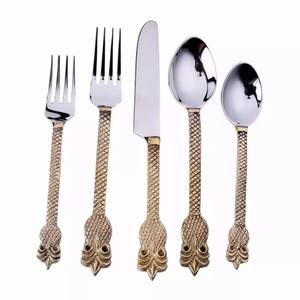 Ensemble de couverts en acier inoxydable au design moderne Couverts épais plaqués argent avec poignée plate pour dîner ou cadeau de mariage - Product Image 5