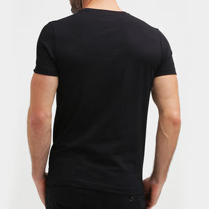 T-shirt de sport pour homme personnalisé, coupe ajustée, en spandex/polyester, manches courtes, séchage rapide - Product Image 4