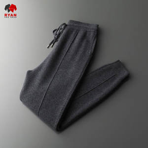 Survêtement sur mesure pour homme, tissu confortable et respirant avec logo personnalisé, antibactérien - Product Image 3