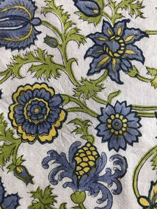 Tela de Algodón Estampada a Mano con Diseño de Enredaderas Florales Azules y Amarillas sobre Base Natural |   Textil Tradicional Indio - Product Image 4