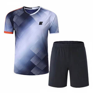 Tenue de tennis pour hommes, design moderne, chemise et short, pour le tennis professionnel et les clubs - Product Image 1