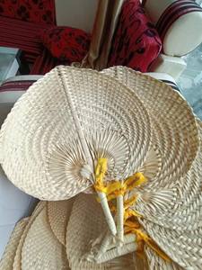 Abanico hecho a mano de bambú tejido, artesanía vietnamita colorida para decoración, Verano - Product Image 4