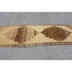 พรมวินเทจสไตล์ตุรกี ขนาด 3.8x10.8 ฟุต พรมลายทางสีน้ำตาล - Product Image 3