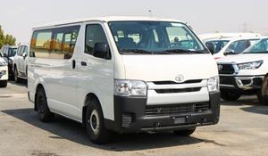 Furgoneta HIACE 2023 de Gasolina con Asientos de Cuero, Volante a la Izquierda, Transmisión Automática, Cámara Trasera de 360°, Techo Panorámico - Product Image 2