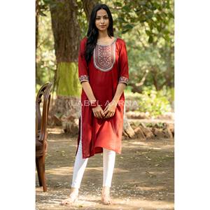 Chemisiers et chemises pour femmes Kurti brodés en viscose rouge rustique - Product Image 3