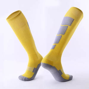 Chaussettes de football antidérapantes personnalisées de qualité supérieure pour hommes et femmes Nouveau design d'hiver Chaussettes de football en polyester avec logo respirant - Product Image 2
