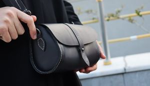 Vente en gros de LCYB-0074 dames en cuir sac à bandoulière nouveau design de mode cylindre léger portable fermeture éclair mignon style étranger - Product Image 4