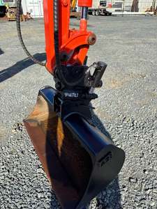 Miniexcavadora Kubota U17-3 con Sistema Hidráulico y Motor Diésel |   Miniexcavadora Kubota U17-3 con cucharón para excavación - Product Image 6