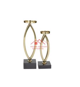 Lot de 2 bougeoirs en métal doré avec base noire pour les fêtes de Noël - Product Image 1