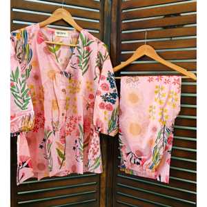 Conjunto Coordinado Peppy Pink Meadows, Elegante para Uso Diario, Dos Piezas, Transpirable, 100% Algodón Chifón, Asimétrico, Corte Ajustado Tres Cuartos - Product Image 3