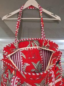 Tote acolchado de Safari Tropical Jungle Bloom Tote Palm Parade Carryall TropiTrek Tote Zebra Grove Bag Savanna Vibes Tote - Product Image 2