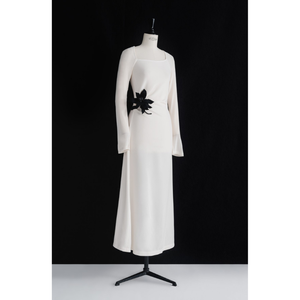 ในสต็อกสีดําและสีขาว ABOLI อสมมาตรชุด A-Line ยาวแขนยาว Glimmer ถักผ้า Flex สีขาวมดเวียดนาม - Product Image 1