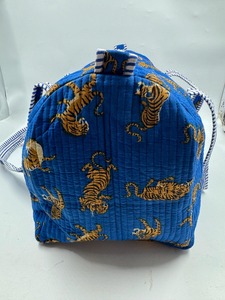 Sac de voyage tactique en coton Kantha écologique à imprimé tigre bleu - Durable, grande capacité, luxe, sport, week-end, design décontracté - Product Image 3