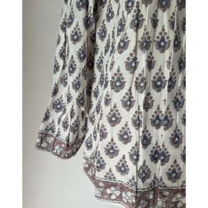 Blusa Azul Floral con Cuello en V, Talla Única, Diseño a Cuadros Vintage, Tejido de Algodón y Chifón, Holgada y Moderna para Primavera, Verano y Otoño - Product Image 3