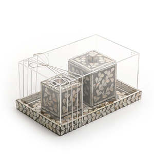 Dernier design de plateau de service en nacre rose avec couvercle en acrylique et pot de vadrouille élégant pour servir dans les fêtes, les dattes et les fruits. - Product Image 3