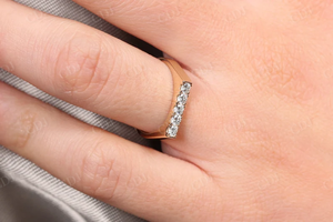 Venta al por mayor personalizado 10K oro sólido redondo laboratorio crecido diamante boda banda CVD laboratorio diamante mujeres apilamiento banda a precio asequible - Product Image 6