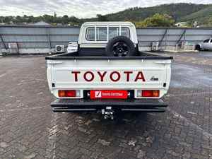 Toyota Land Cruiser 79 d'occasion 2022, cabine simple, pick-up, conduite à gauche, intérieur sombre, turbo, pneus R21, automatique, super propre - Product Image 5