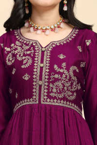 Ensemble de salwar kameez pour femmes Trendmalls en coton rayonne brodé, style ethnique Anarkali Kurta avec dupatta pour mariage (G187) - Product Image 4