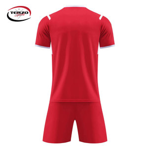Meilleurs ensembles d'uniformes de football pour jeunes Couleur unie à séchage rapide avec impression de logo personnalisée Populaire parmi les adultes Fabriqué au Pakistan - Product Image 2