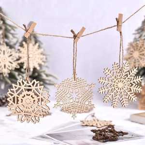 Décoration pendentif d'arbre de Noël flocon de neige en bois rustique ornement suspendu à la main pour la maison de vacances et le décor festif - Product Image 5