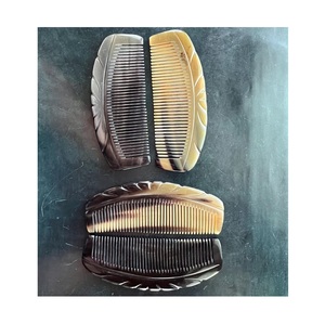 Authentique outil de soin des cheveux écologique fait à la main peigne en corne lisse et poli pour un usage quotidien caractéristique de salon confortable - Product Image 3
