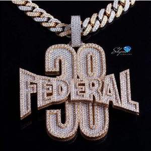 Colgante de diamantes personalizado Letterlogoname Iced Moissanite plateado para rapero disponible al mejor precio 925 plata esterlina - Product Image 3