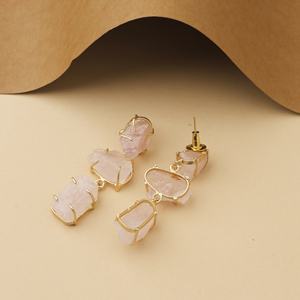 Boucles d'oreilles pendantes de luxe en quartz rose brut naturel, plaquées or, en laiton, avec pierres en cascade, cadeau de fiançailles, d'anniversaire, de fête - Product Image 2