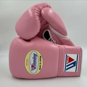 Gants de boxe professionnels de haute qualité en cuir de vache véritable rose, à lacets, pour le kickboxing et le sparring. - Product Image 1