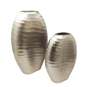 Jarrón adecuado para el hogar y hoteles Exclusivo diseño elegante Piso Jarrones de aluminio Artesanía Mesas fundidas de aluminio Macetas - Product Image 1