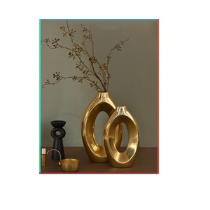 Vase à fleurs en métal doré haut de gamme, moderne, fin et brossé, pièce maîtresse pour la décoration de la maison, mariage et salon d'hôtel - Product Image 6